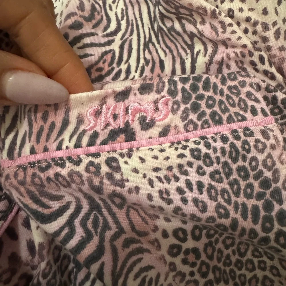 SKIMS Pajama Long Sleeve Button Up Set - Picture 4 of 8